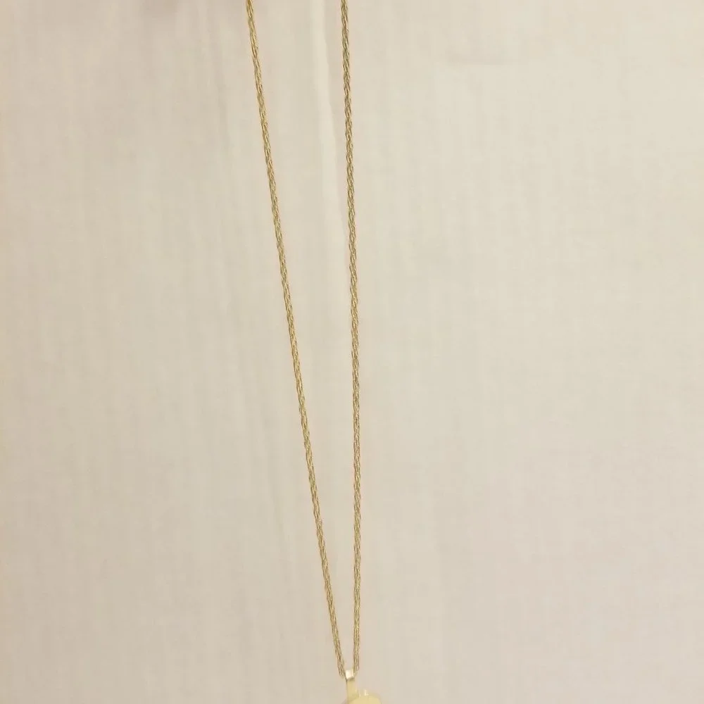 EUC signed Avon letter "P" necklace - Picture 2 of 5